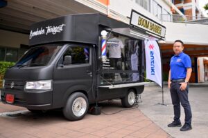 2. Mr. Wallop with Carry Barber Truck_1BKK