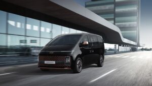 Hyundai STARIA Premium with sunroof