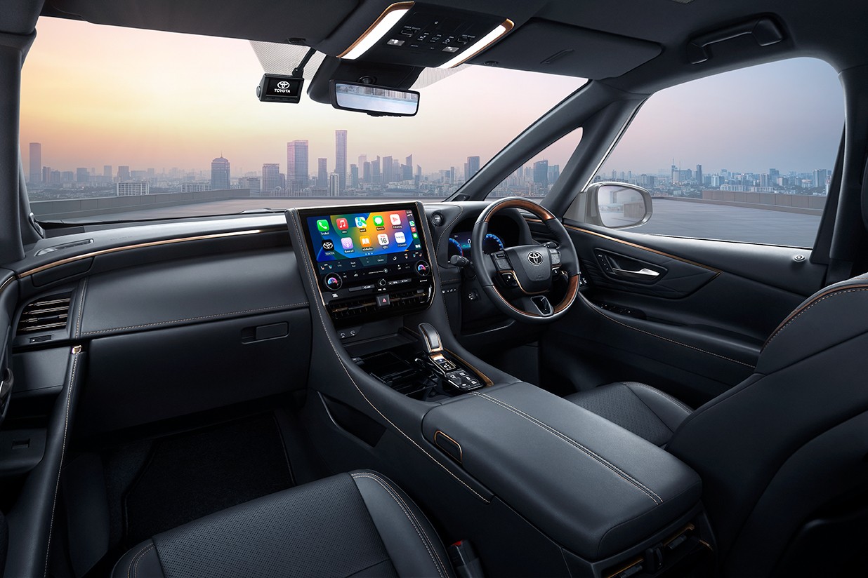 08_ALPHARD HEV Premium Interior (1)